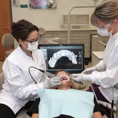 Gisele_-3Ddevice_WorkingOnPatient